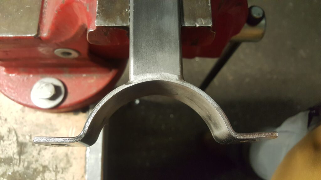Obejma DN 65 przyspawana do profila 30 X 30 — zdjęcie 1