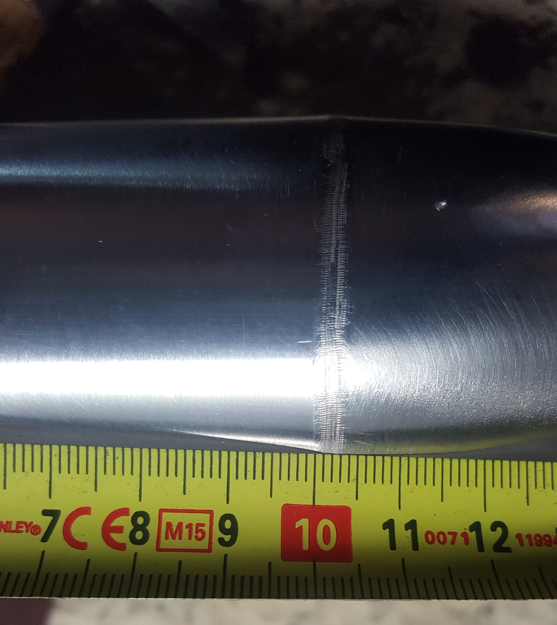 Spaw o szerokości około 3 mm na rurze DN 50
